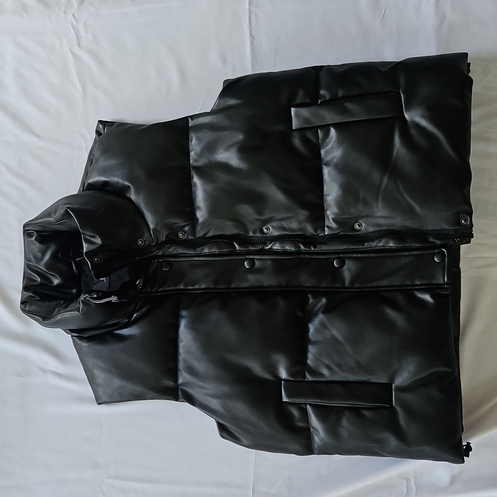 Black Puffer Vest - Pockets and cinch waisted